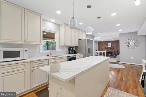8959 Jasmine Ct, Manassas, VA 20110 photo 5