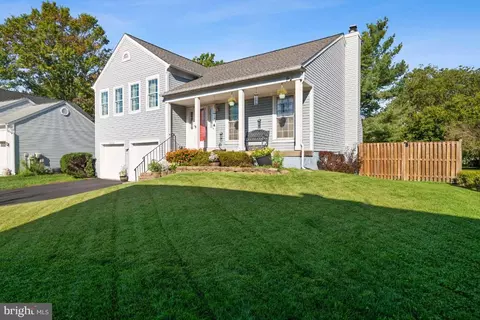 10123 Wimbledon Ct, Manassas, VA 20110 photo 2