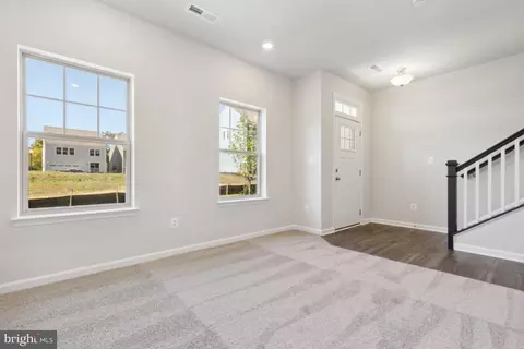 9362 Barnes Loop, Manassas, VA 20110 photo 2