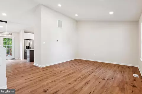 10400 Spraggins Ct, Manassas, VA 20110 photo 18