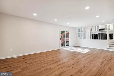 10400 Spraggins Ct, Manassas, VA 20110 photo 17