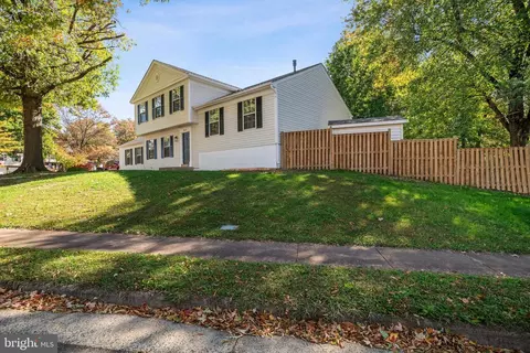 10400 Spraggins Ct, Manassas, VA 20110 photo 2