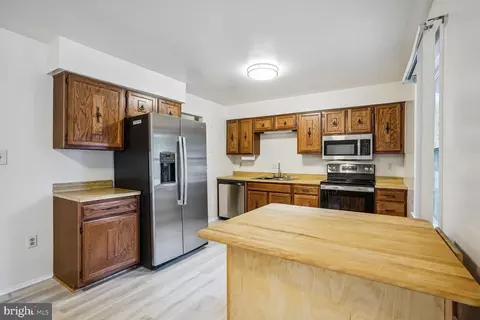 8966 Merit Ct, Manassas, VA 20110 photo 10