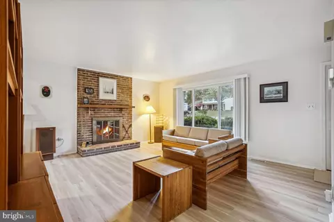 8966 Merit Ct, Manassas, VA 20110 photo 7
