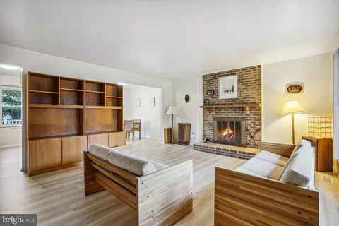 8966 Merit Ct, Manassas, VA 20110 photo 6