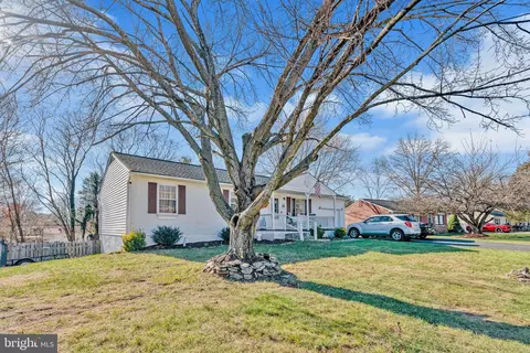 9193 Winterset Dr, Manassas, VA 20110 photo 2