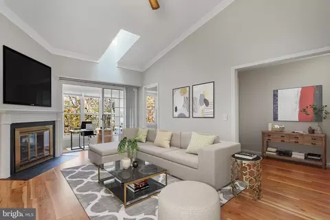 9310 Niki Pl #301, Manassas, VA 20110