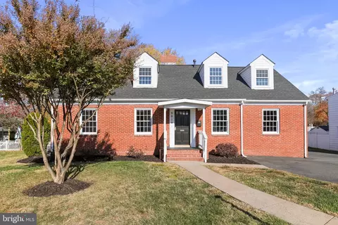 9010 Quarry St, Manassas, VA 20110