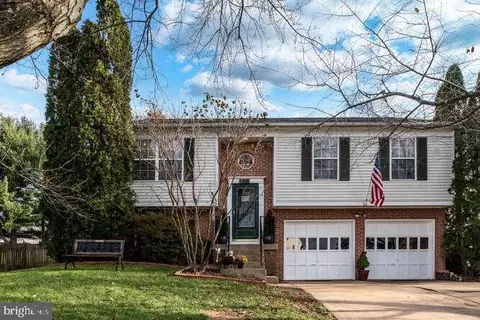 9611 Clover Hill Rd, Manassas, VA 20110 photo 2