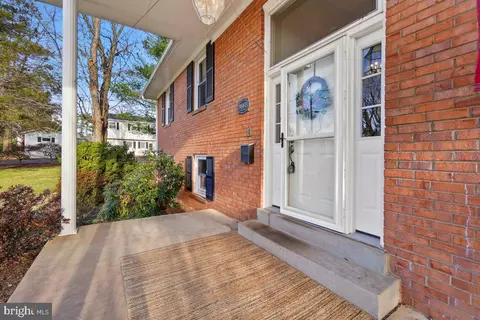 8903 Hazel Dr, Manassas, VA 20110 photo 4