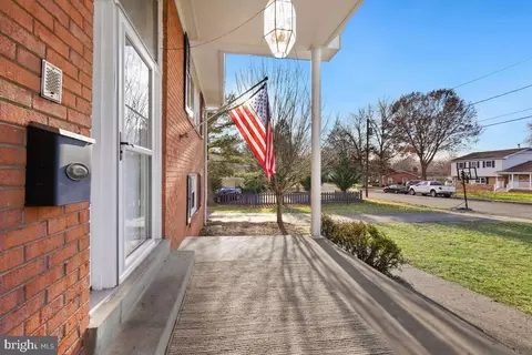 8903 Hazel Dr, Manassas, VA 20110 photo 3