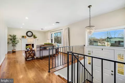 8903 Hazel Dr, Manassas, VA 20110 photo 5