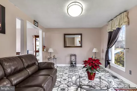 9445 Corey Dr, Manassas, VA 20110 photo 4