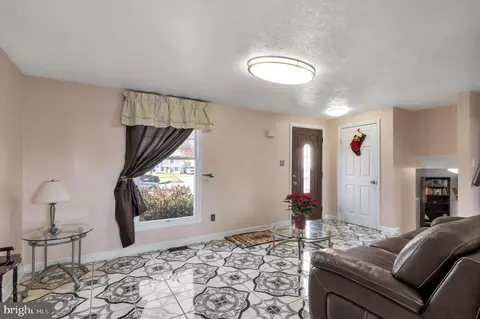 9445 Corey Dr, Manassas, VA 20110 photo 6