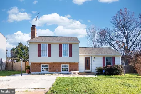 9445 Corey Dr, Manassas, VA 20110 photo 2