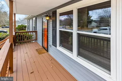 10302 Poe Dr, Manassas, VA 20110 photo 2