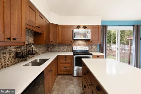 10302 Poe Dr, Manassas, VA 20110 photo 10