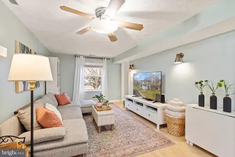 10231 Foxborough Ct, Manassas, VA 20110 photo 17