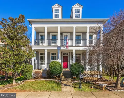 8214 Warfield St, Manassas, VA 20110