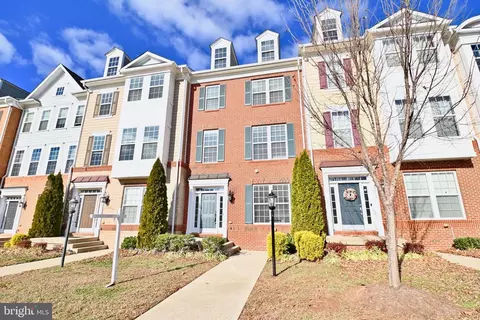 8846 Orchard Ln, Manassas, VA 20110