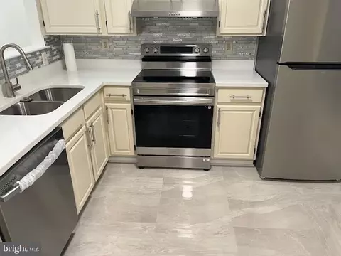 9470 Scarlet Oak Dr, Manassas, VA 20110