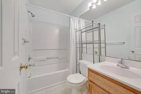 Bath - 9288 Chapman Oak Dr, Manassas, VA 20110 photo 2 of 2