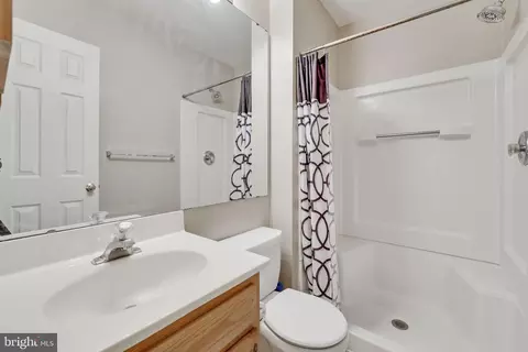 Bath - 9288 Chapman Oak Dr, Manassas, VA 20110 photo 1 of 2
