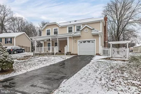 10294 Woodmont Ct, Manassas, VA 20110