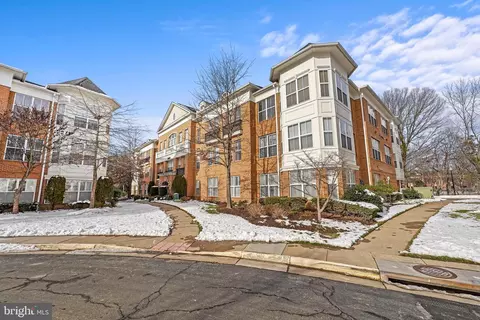 8610 Liberty Trl #303, Manassas, VA 20110
