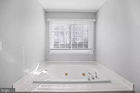 Bath - 9357 River Crest Rd, Manassas, VA 20110 photo 1 of 8