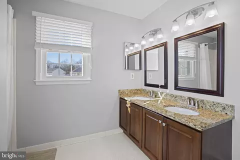 Bath - 9357 River Crest Rd, Manassas, VA 20110 photo 3 of 8