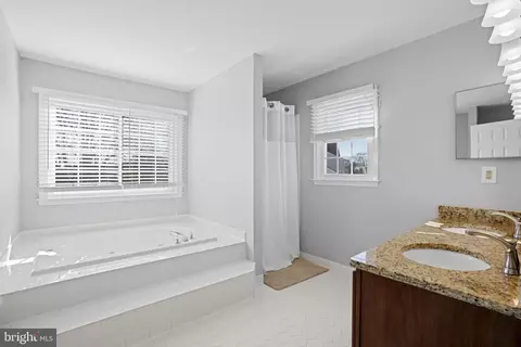 Bath - 9357 River Crest Rd, Manassas, VA 20110 photo 2 of 8