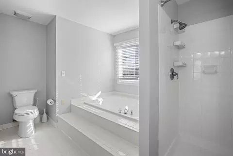 Bath - 9357 River Crest Rd, Manassas, VA 20110 photo 4 of 8