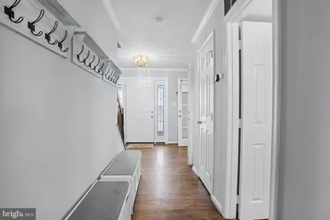 Entry Way - 9357 River Crest Rd, Manassas, VA 20110 photo 4 of 7