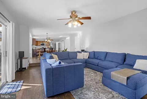 Living - 9357 River Crest Rd, Manassas, VA 20110 photo 2 of 4