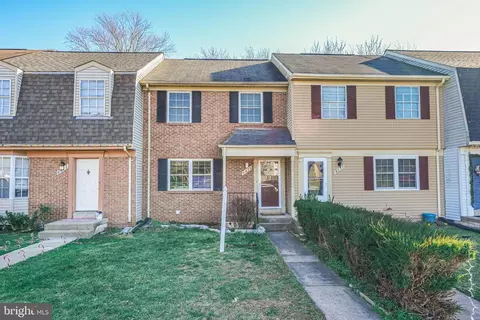 8675 Point Of Woods Dr, Manassas, VA 20110
