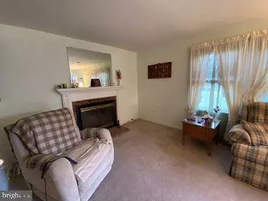 Living - 8526 Artillery Rd, Manassas, VA 20110 photo 1 of 2