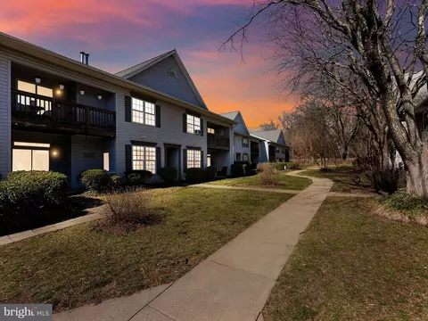 9210 Azure Ct #101, Manassas, VA 20110