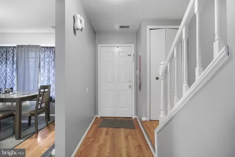 9051 Mcrae Ct, Manassas, VA 20110 photo 3