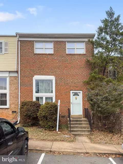 8329 Ivy Glen Ct, Manassas, VA 20110
