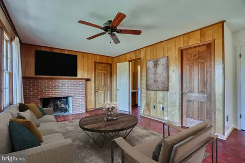 Living - 8816 Weir St, Manassas, VA 20110 photo 3 of 8