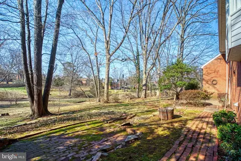 Exterior - 8816 Weir St, Manassas, VA 20110 photo 7 of 14