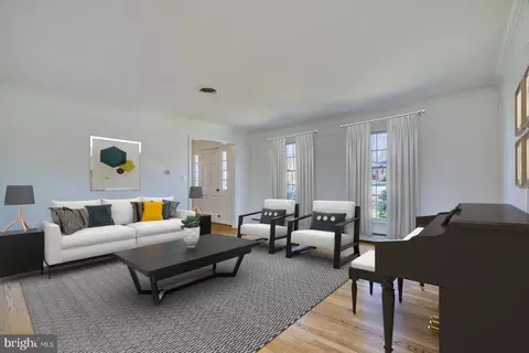Living - 8816 Weir St, Manassas, VA 20110 photo 1 of 8