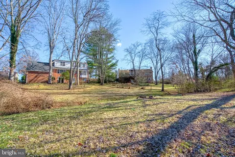 Exterior - 8816 Weir St, Manassas, VA 20110 photo 10 of 14