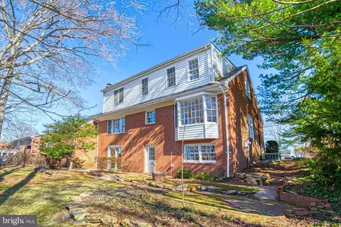 Exterior - 8816 Weir St, Manassas, VA 20110 photo 8 of 14