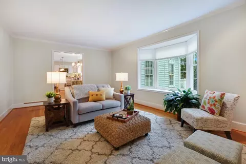 Living - 9619 Gladstone St, Manassas, VA 20110 photo 4 of 9