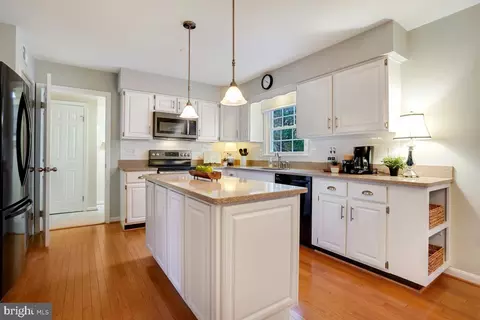 Kitchen - 9619 Gladstone St, Manassas, VA 20110 photo 3 of 5