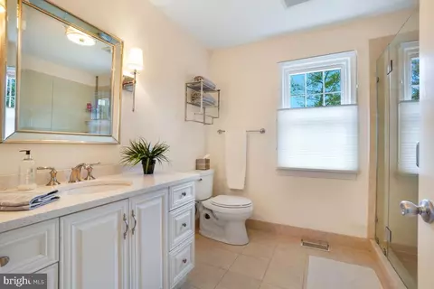 Bath - 9619 Gladstone St, Manassas, VA 20110 photo 2 of 4