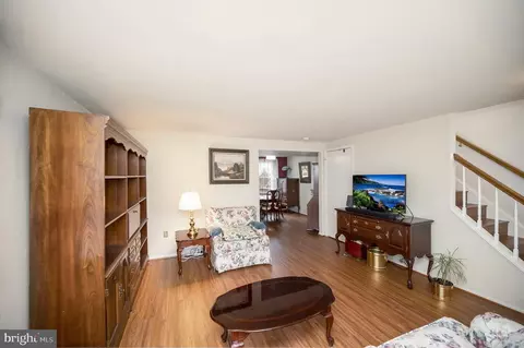 Living - 8655 Braxted Ln, Manassas, VA 20110 photo 2 of 4