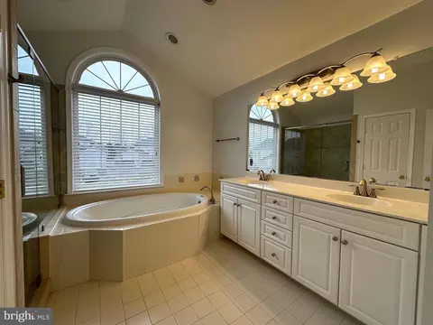 Bath - 9396 Nash Dr, Manassas, VA 20110 photo 1 of 5